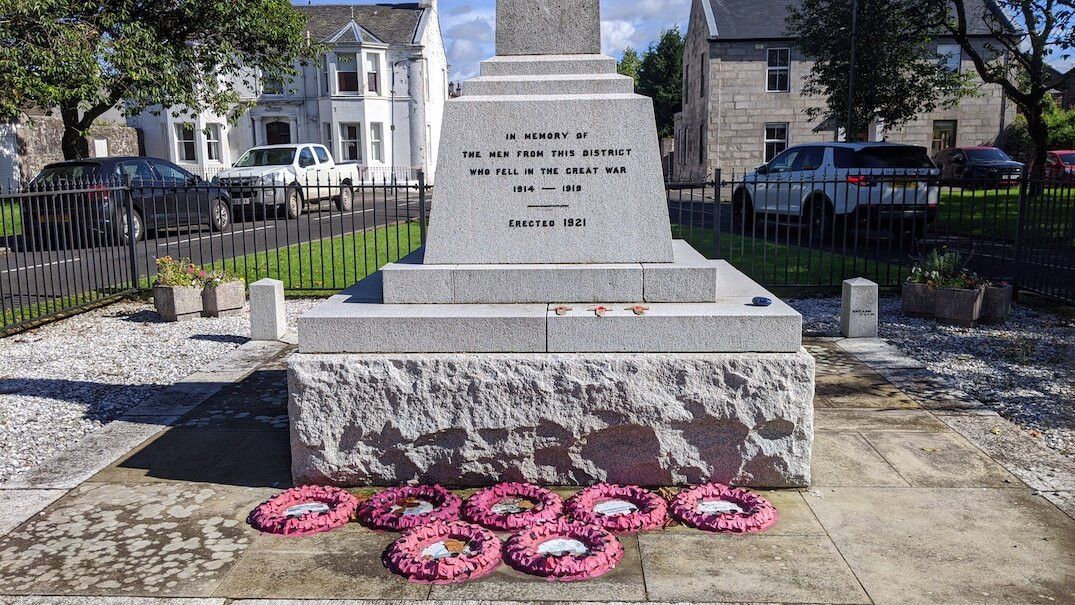 Lochwinnoch War Memorial景点图片