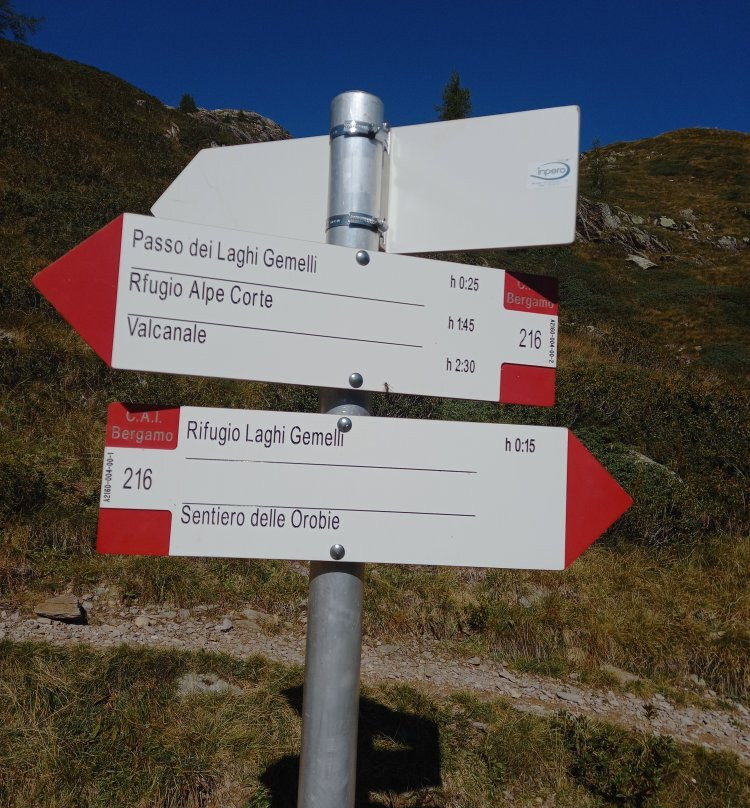 Rifugio Laghi Gemelli景点图片