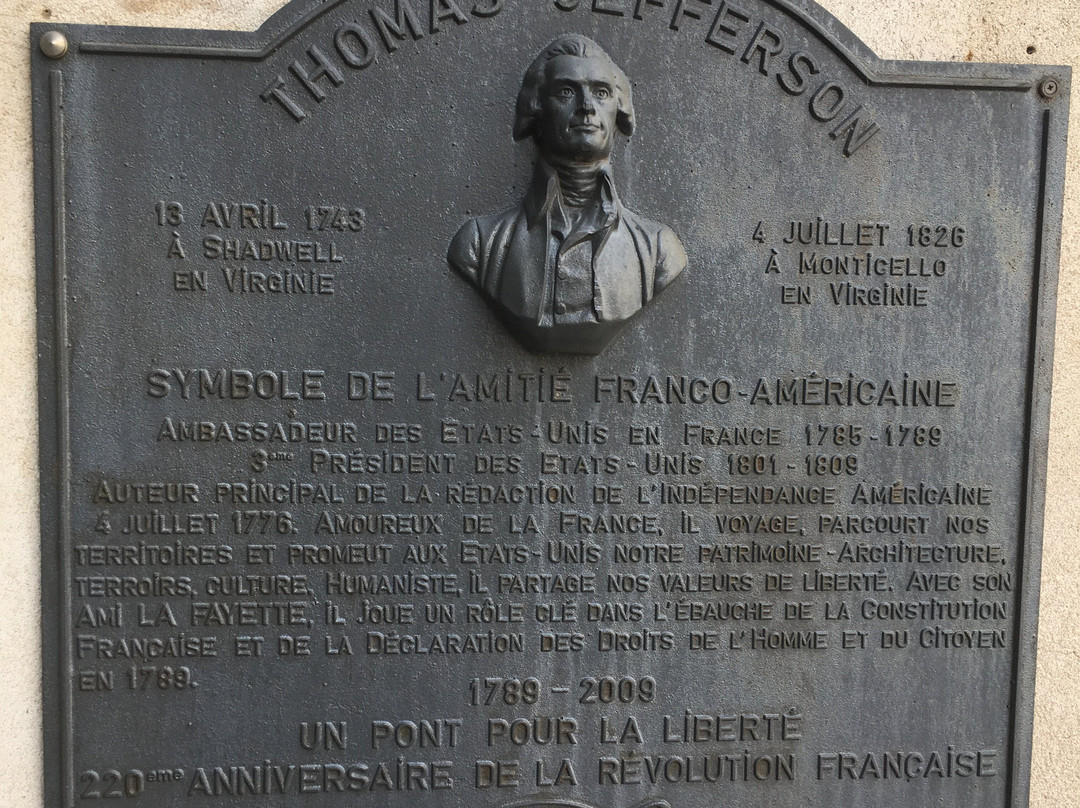 Temple d'Auguste et de Livie-维埃纳必去景点