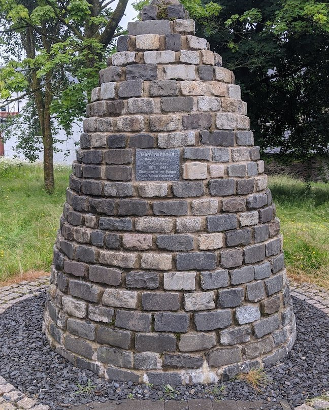 Mary Barbour Memorial Cairn景点图片