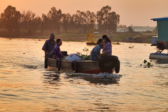 Chau Doc Floating Market-朱笃必去景点