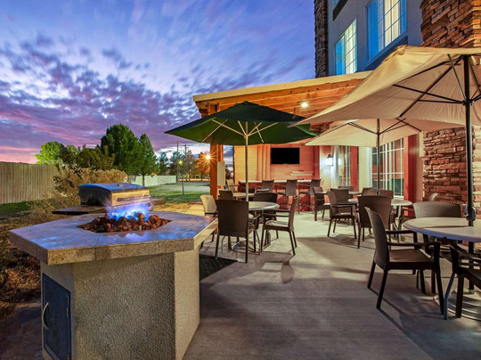 La Quinta Inn & Suites主图