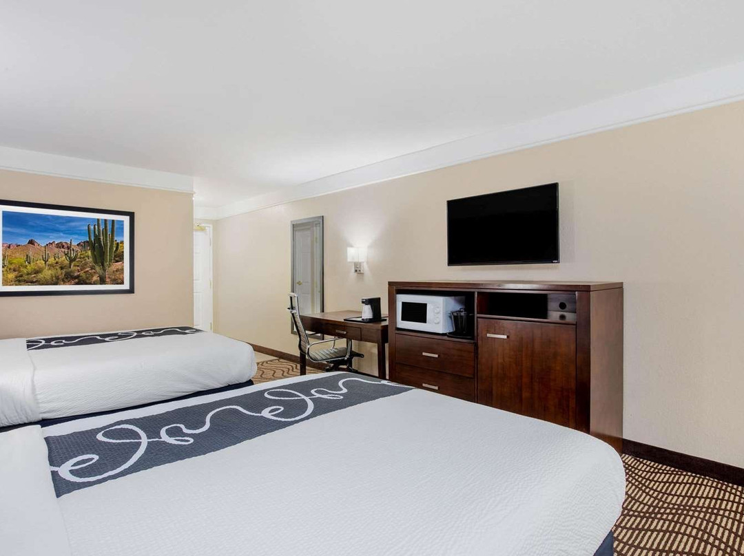 赫斯珀里亚维克托维尔拉金塔旅馆&套房酒店主图