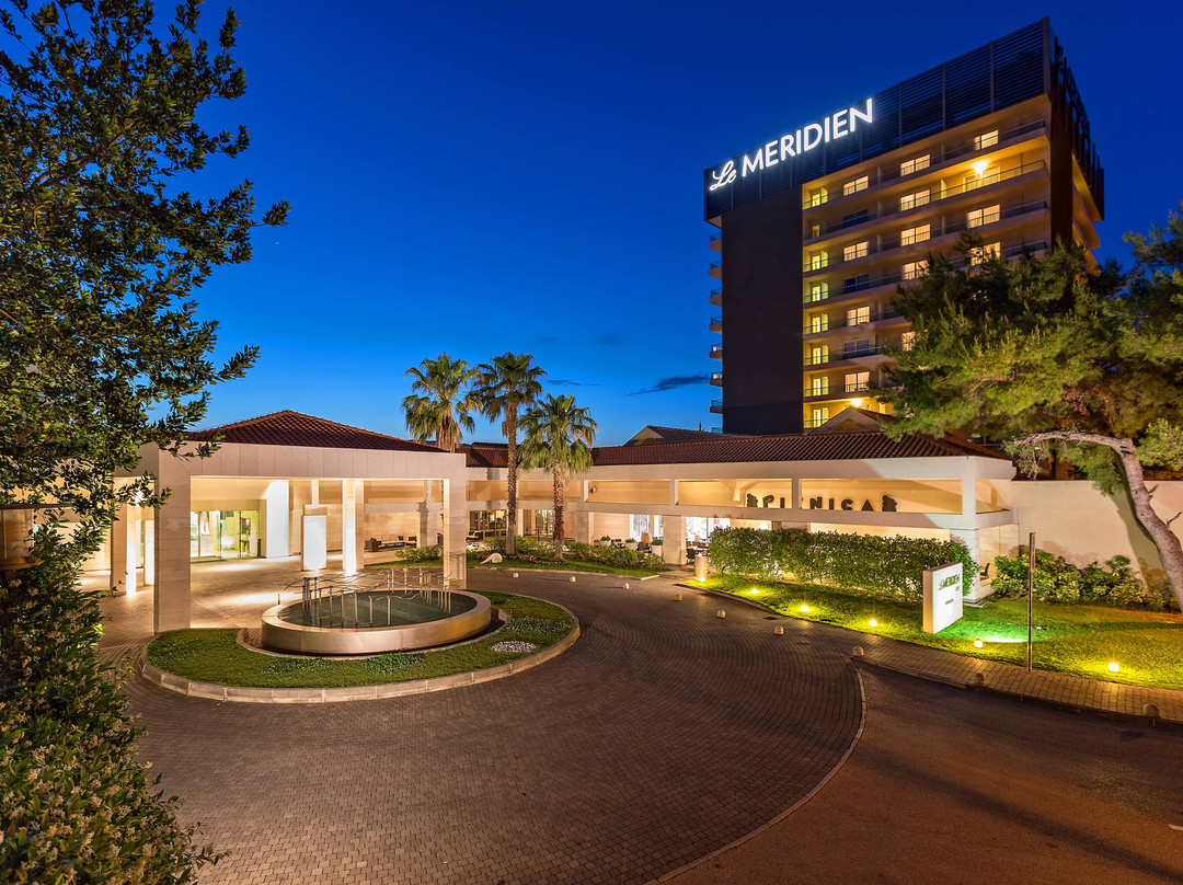 艾美拉弗斯布里特酒店主图