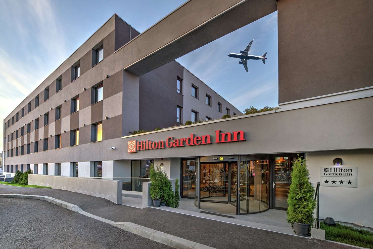 Hilton Garden Inn Bucharest Airport-官方