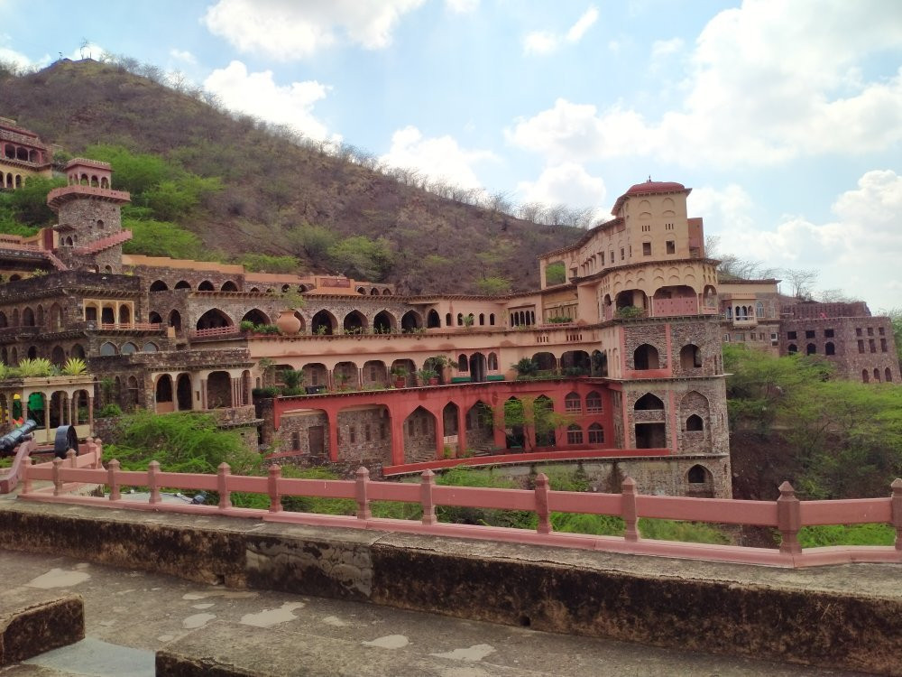 Cambay Sapphire Neemrana主图