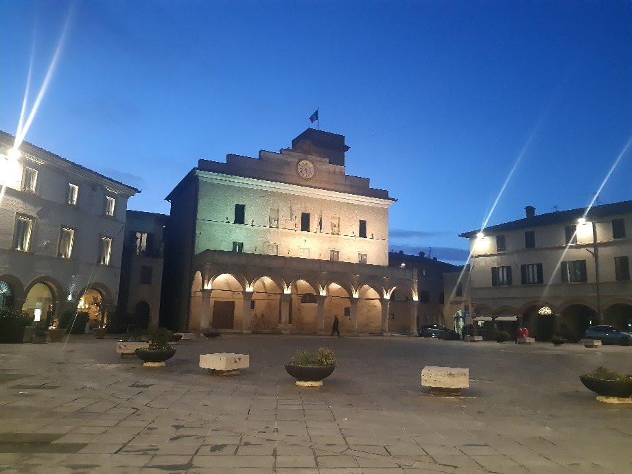 Piazza del comune-Montefalco必去景点