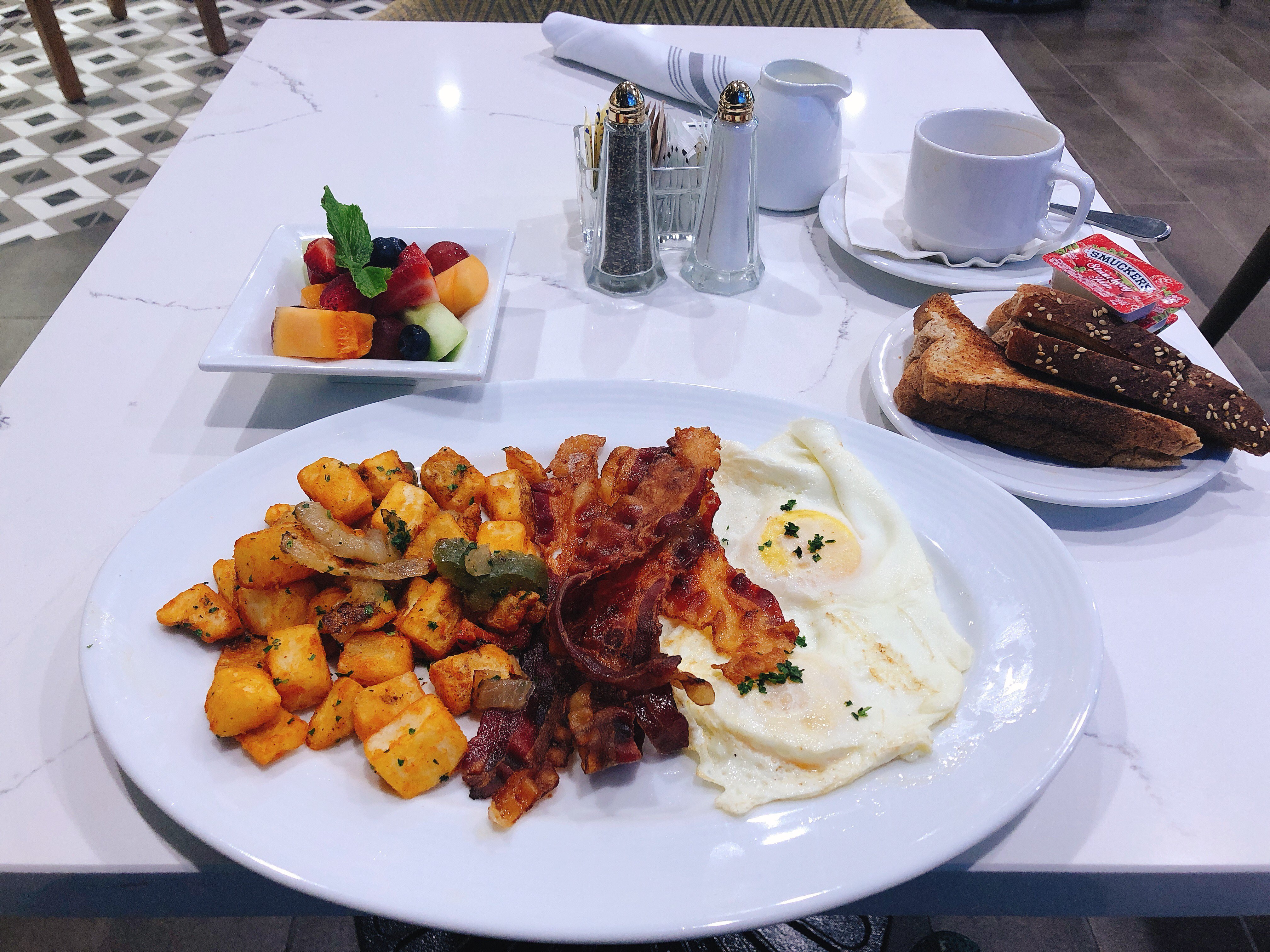 Cambria Hotel Davenport Quad Cities-餐饮