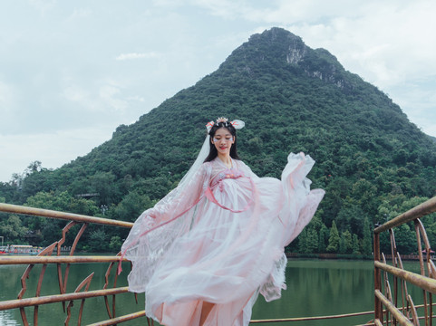 桂林和舍湖畔度假酒店主图