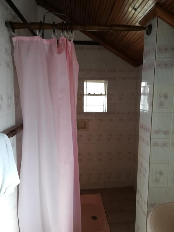 Jacaranda Lake Elementeita Lodge-浴室