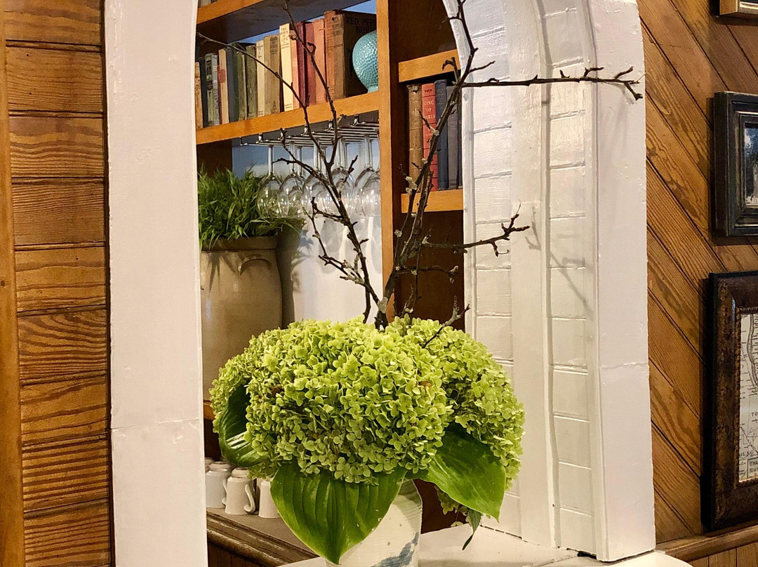 Rogues Harbor Inn主图