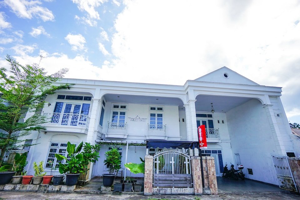 The White House Hotel-官方