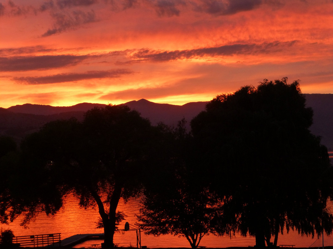 Lakeside Lodge and Suites主图