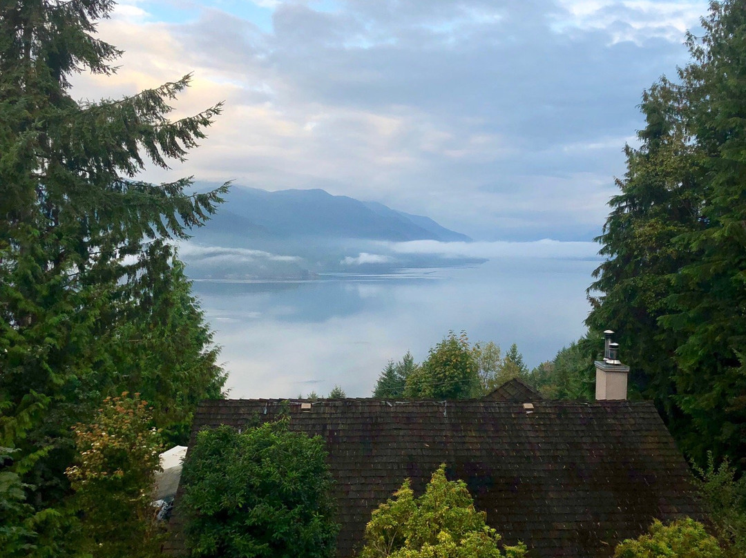 Sechelt Inlet B&B主图