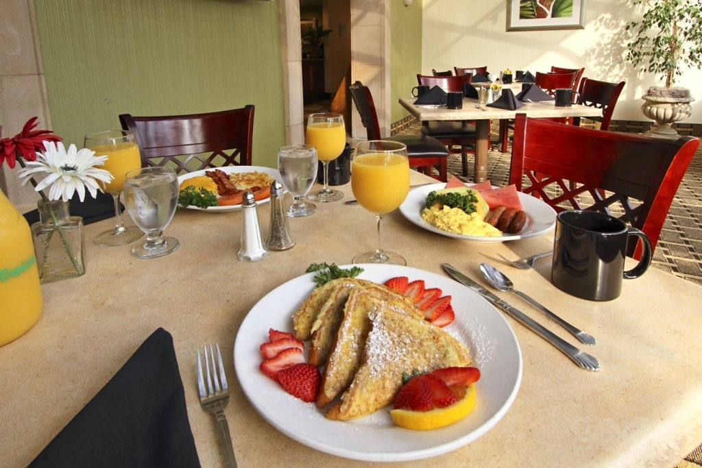 圣安娜奥兰治郡机场假日酒店主图