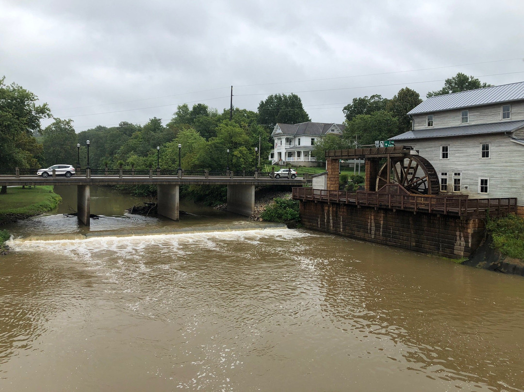 Jasper Riverwalk-Jasper必去景点