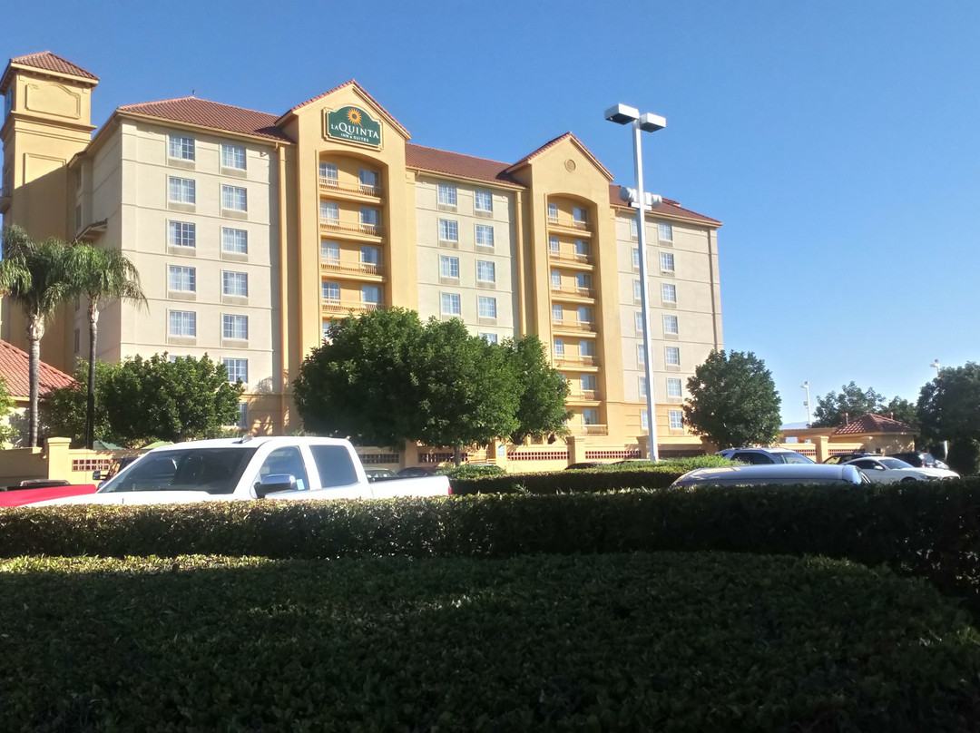 La Quinta Inn & Suites by Wyndham Ontario Airport主图