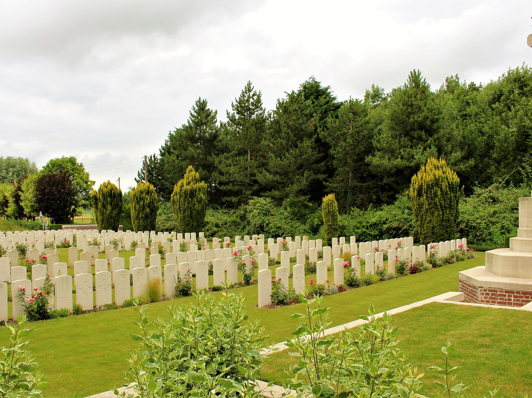 Pont-D'Achelles Military Cemetery景点图片