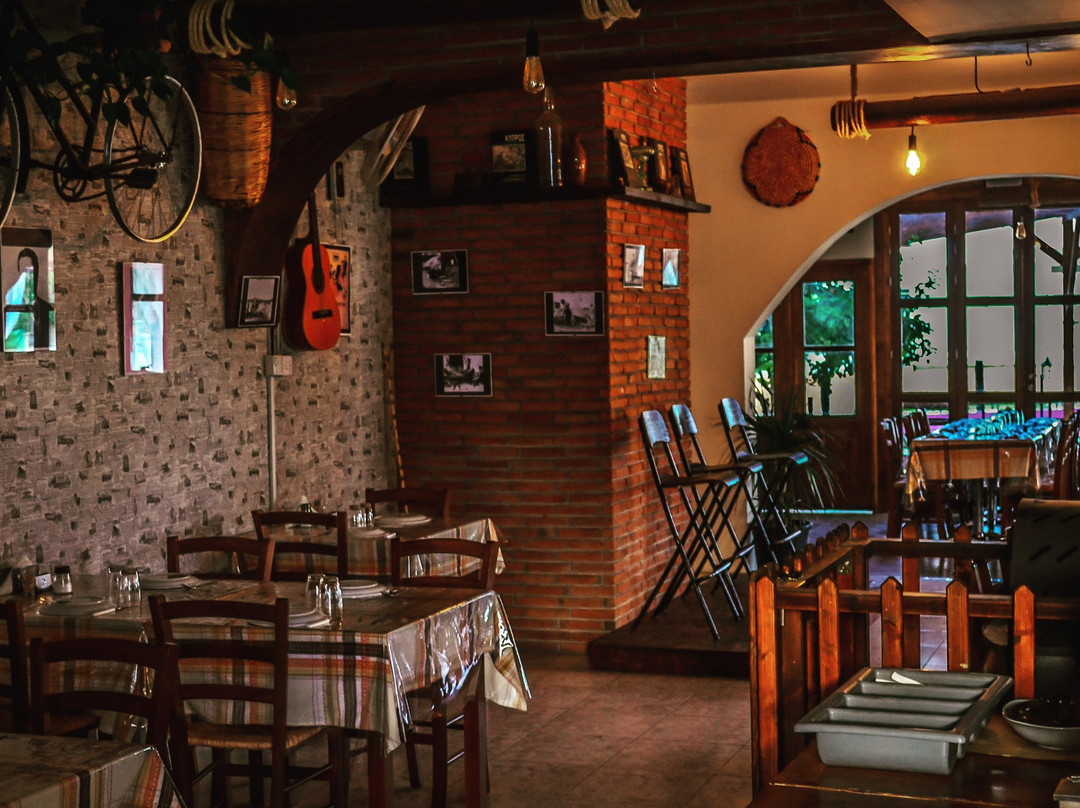 Taverna Erythrodontas