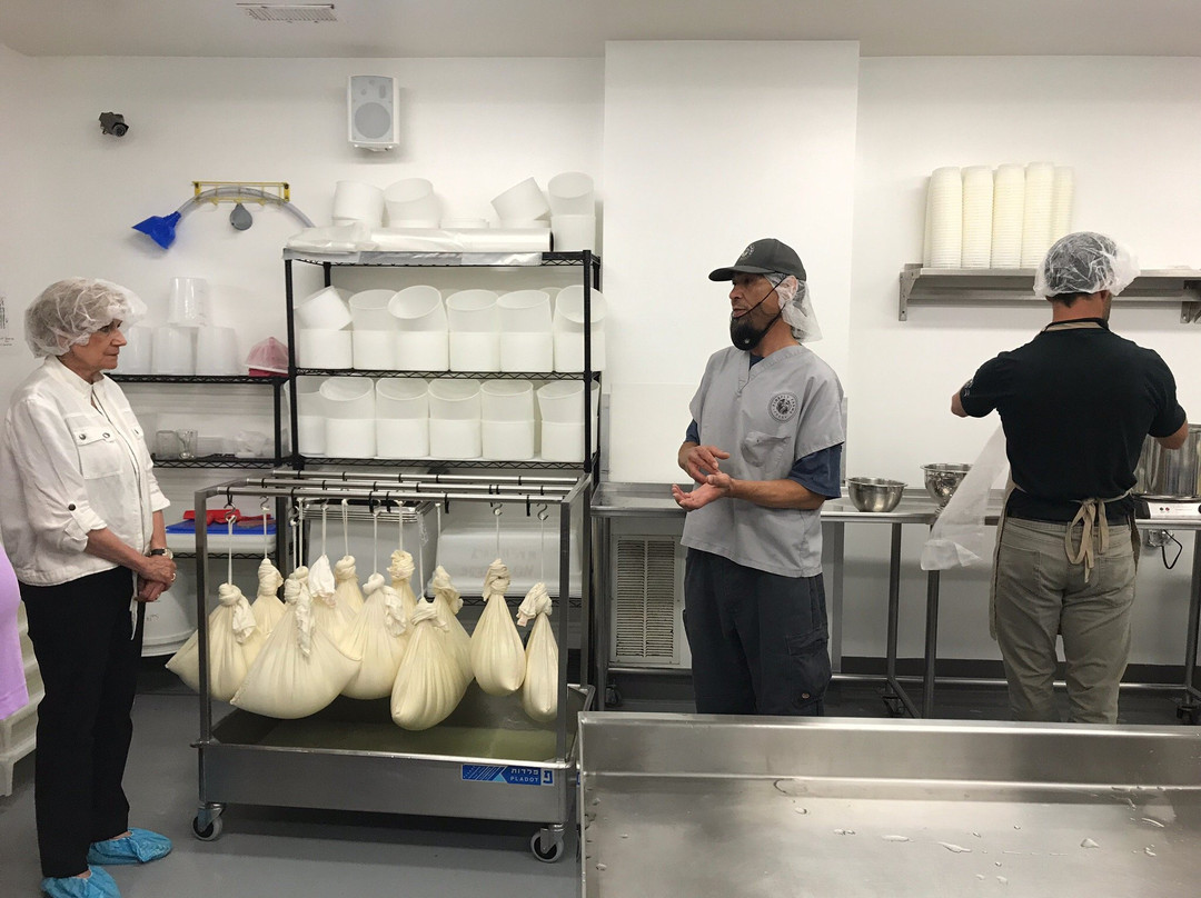 FireFly Farms Market-Accident必去景点