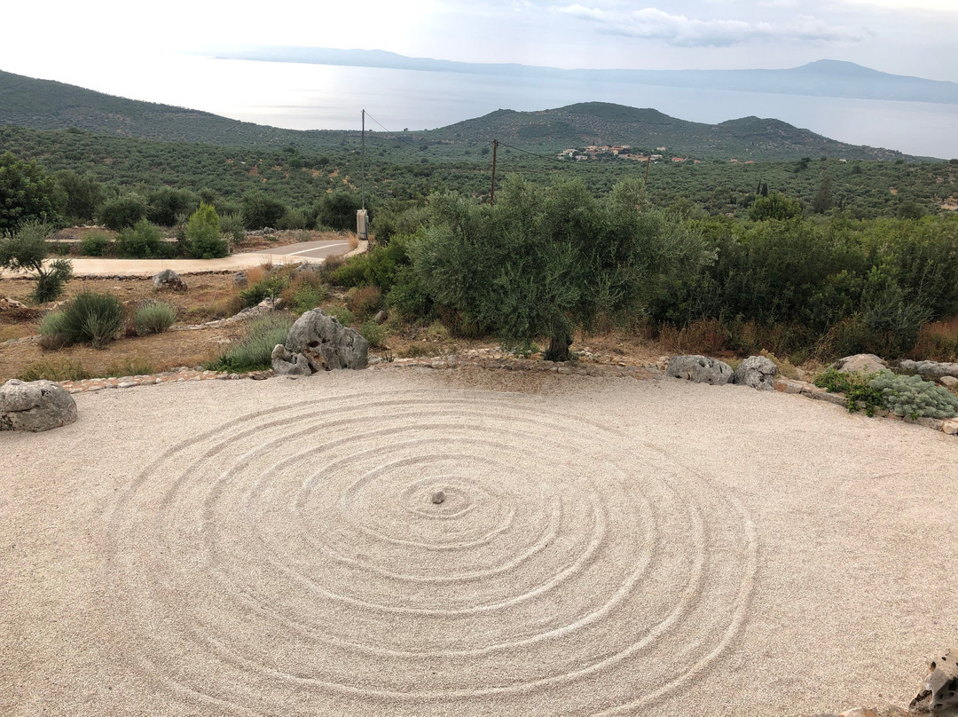 Zen Rocks Mani Retreat主图