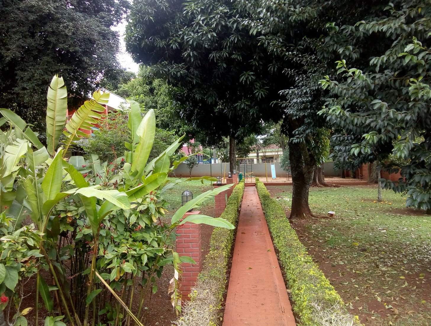 Hotel Deville Express Guaíra-泳池