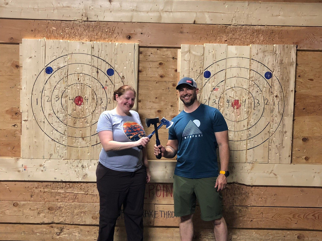 Blue Ox Axe Throwing-沃灵福德必去景点