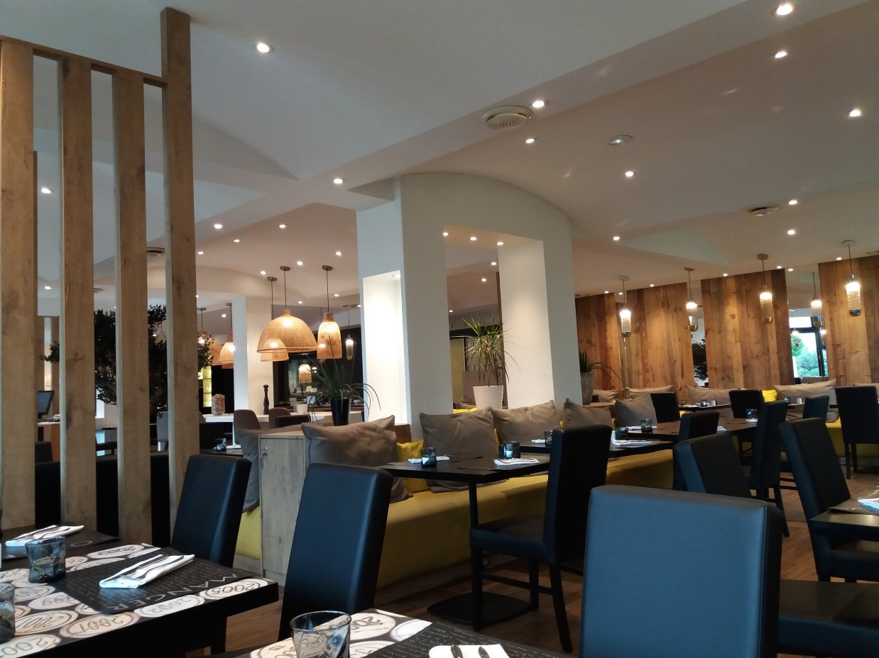 博纳红酒农场宜必思酒店-餐饮