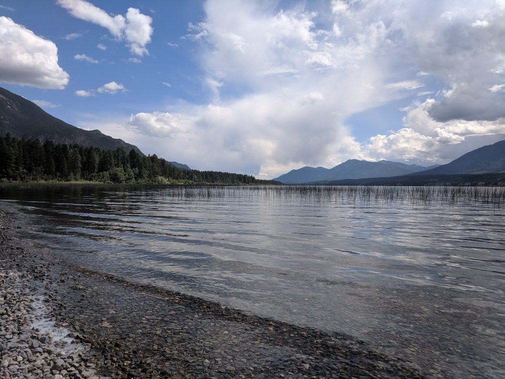 Columbia Lake Provincial Park景点图片