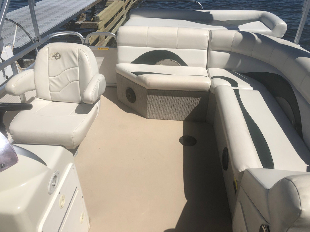 Sail & Power Boat Rental-特拉弗斯城必去景点