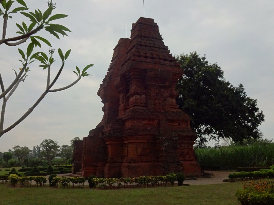 Candi Wringinlawang景点图片
