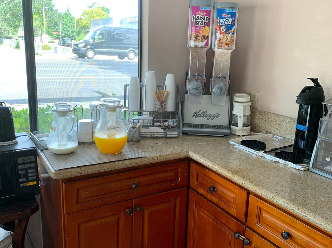 阿塔斯卡德罗速8酒店主图