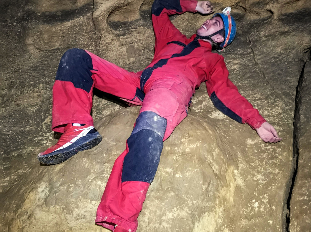 Caving Under Budapest-布达佩斯必去景点
