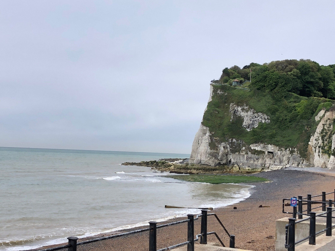 The White Cliffs Retreat主图