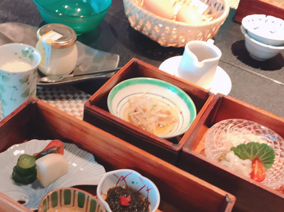 Hyakurakuso主图