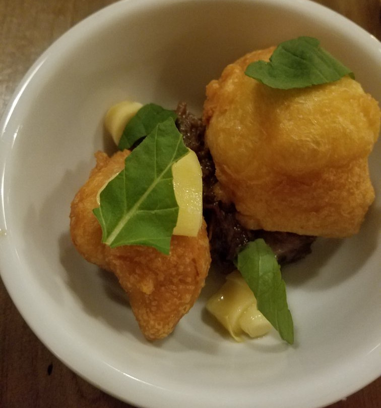 Petra And The Beast主图