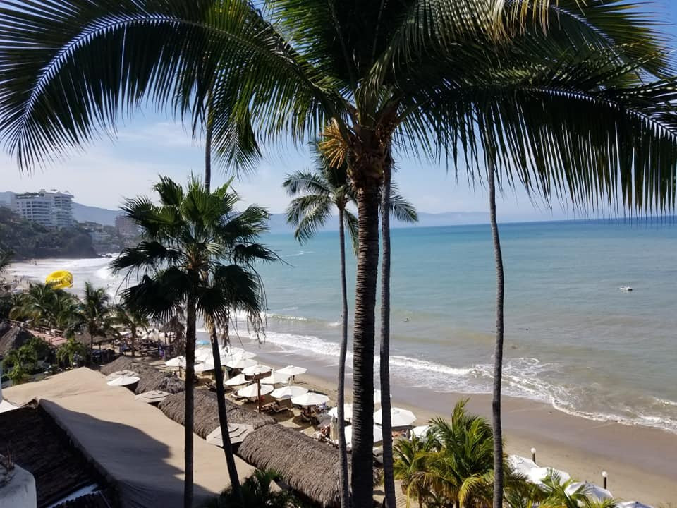 Emperador Beachfront Hotel & Suites主图