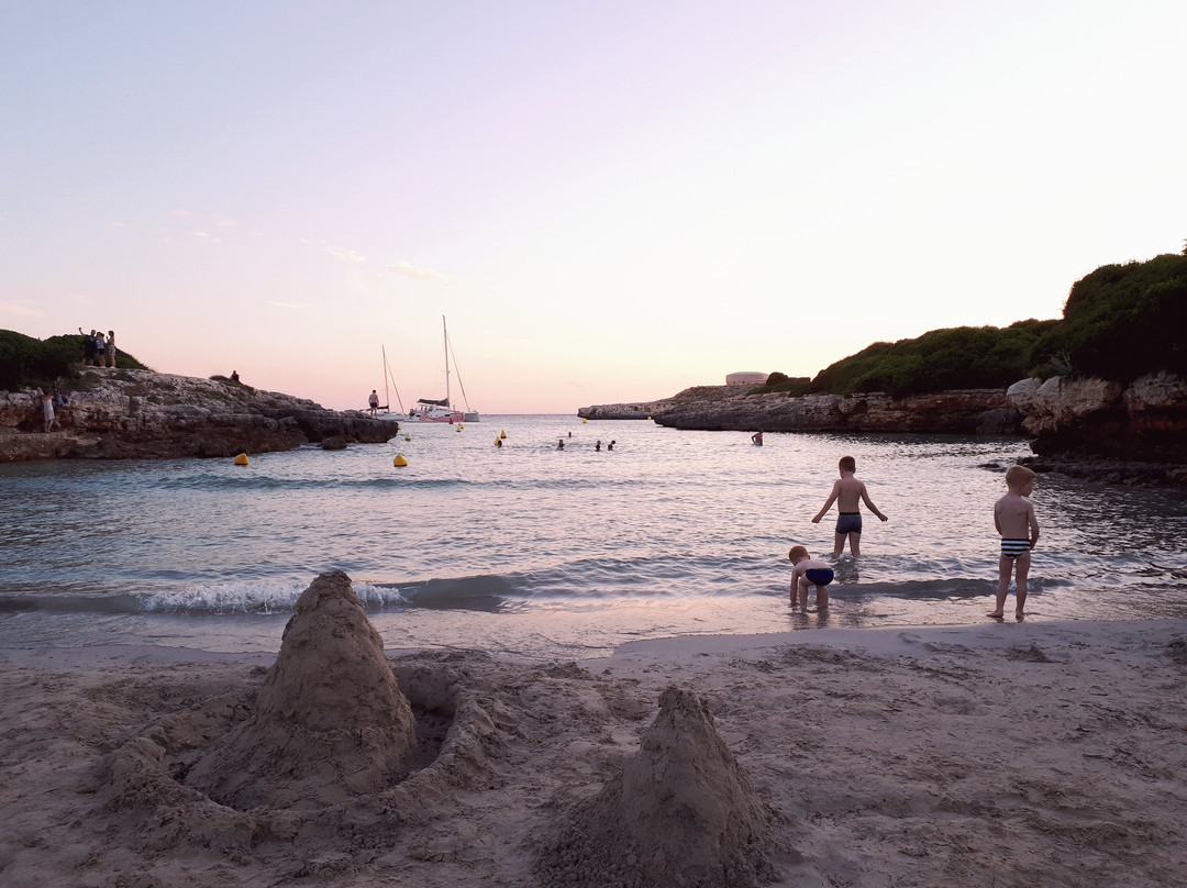 Playa Sa Caleta d'en Gorries-Cala Santandria必去景点