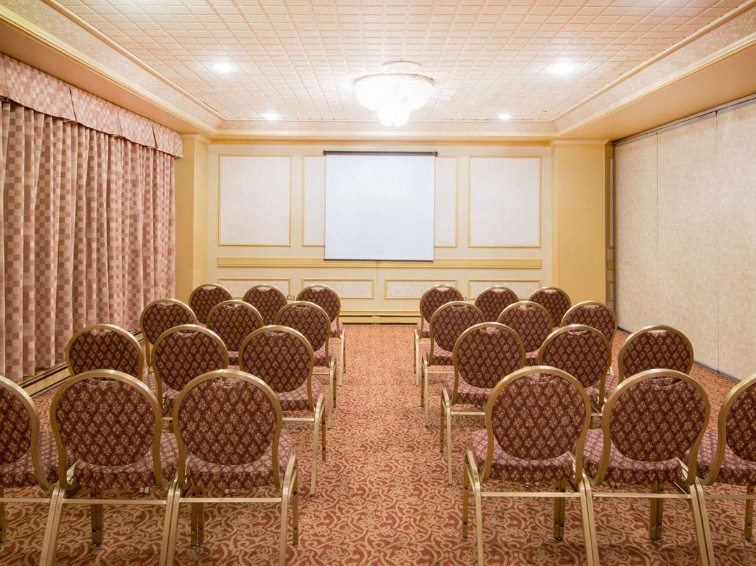 Ramada by Wyndham St. John's主图