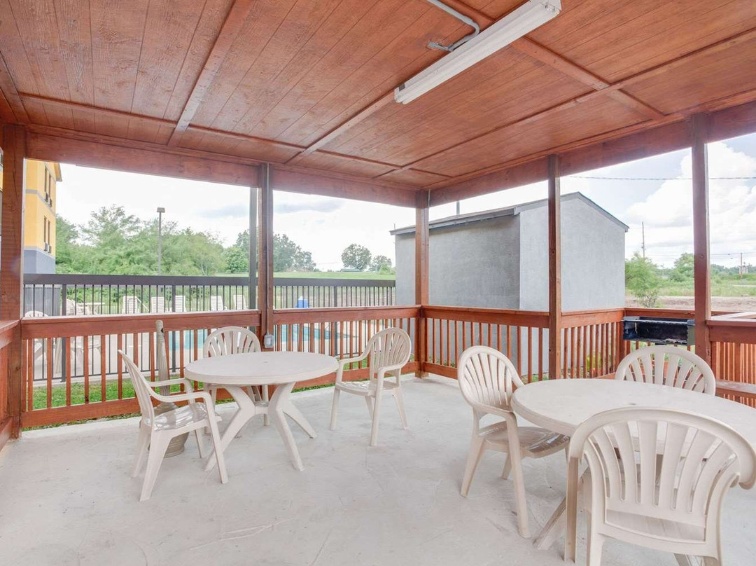 Super 8 by Wyndham Crossville TN主图