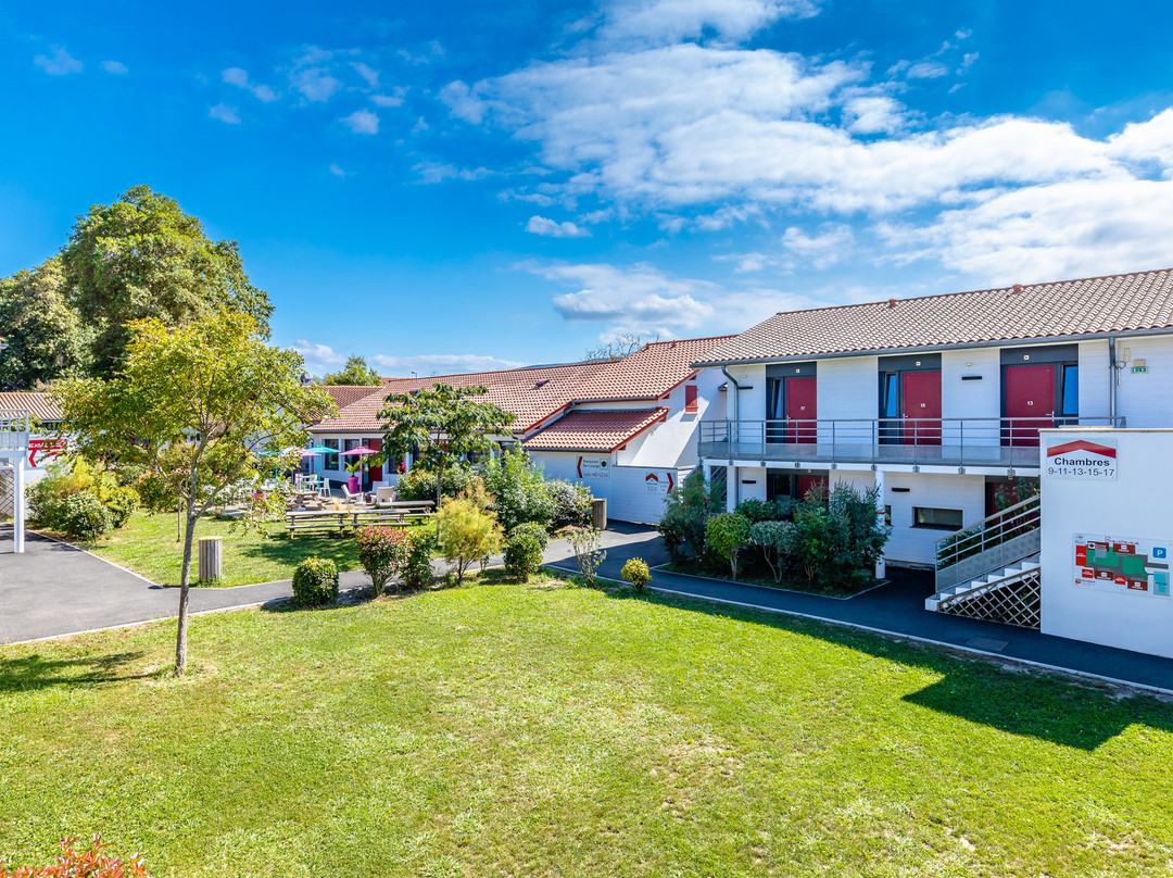 Bella Vista Guest Center Pays Basque