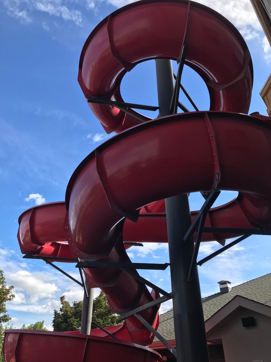 基洛纳万枫酒店及套房-泳池