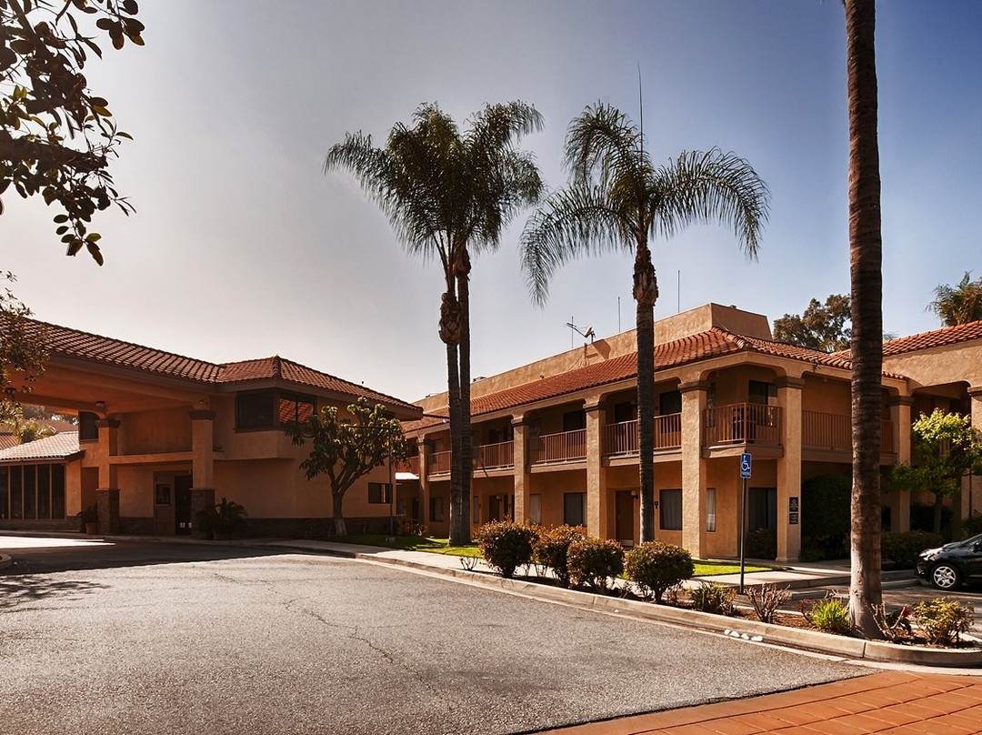 贝斯特韦斯特钻石吧套房酒店主图