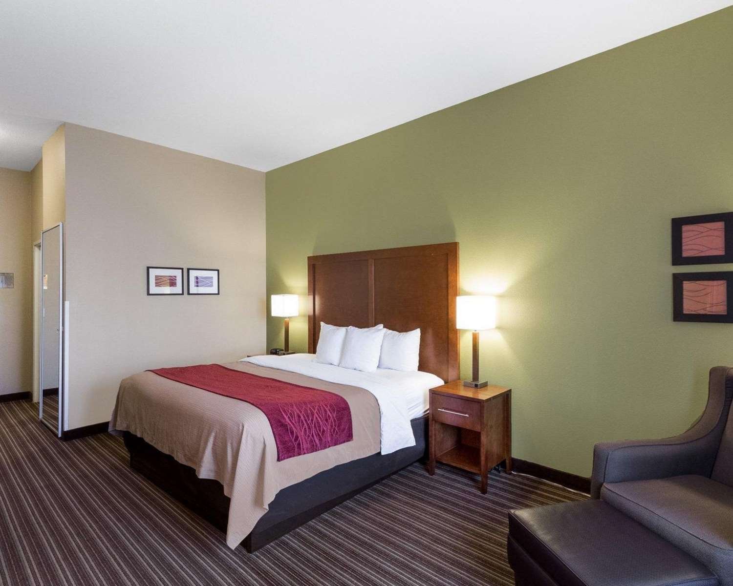 Comfort Inn & Suites Fayetteville-University Area-官方