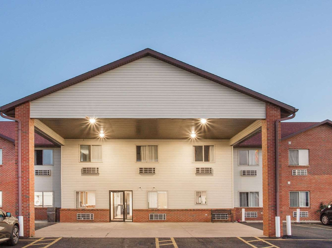 Super 8 by Wyndham Monmouth IL主图