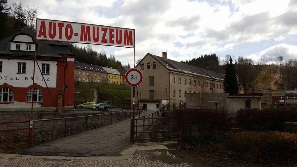 Plavy旅游景点-Muzeum socialistickych vozu