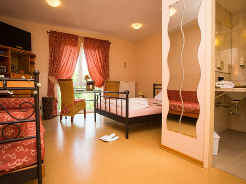 地中海珍宝酒店主图