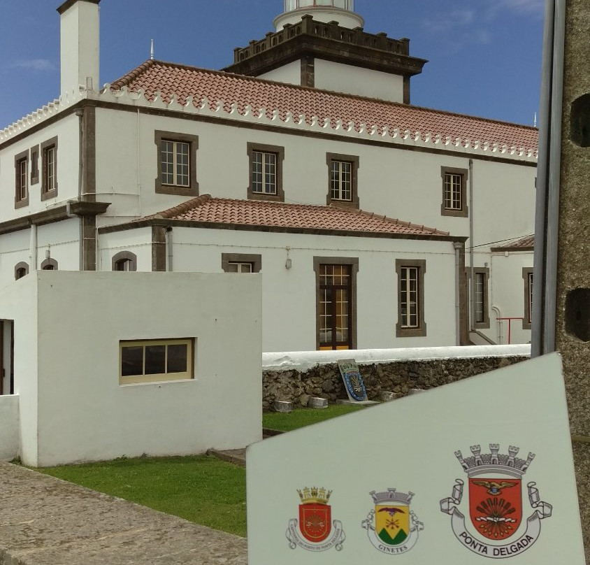 Ginetes旅游景点-Farol da Ponta da Ferraria