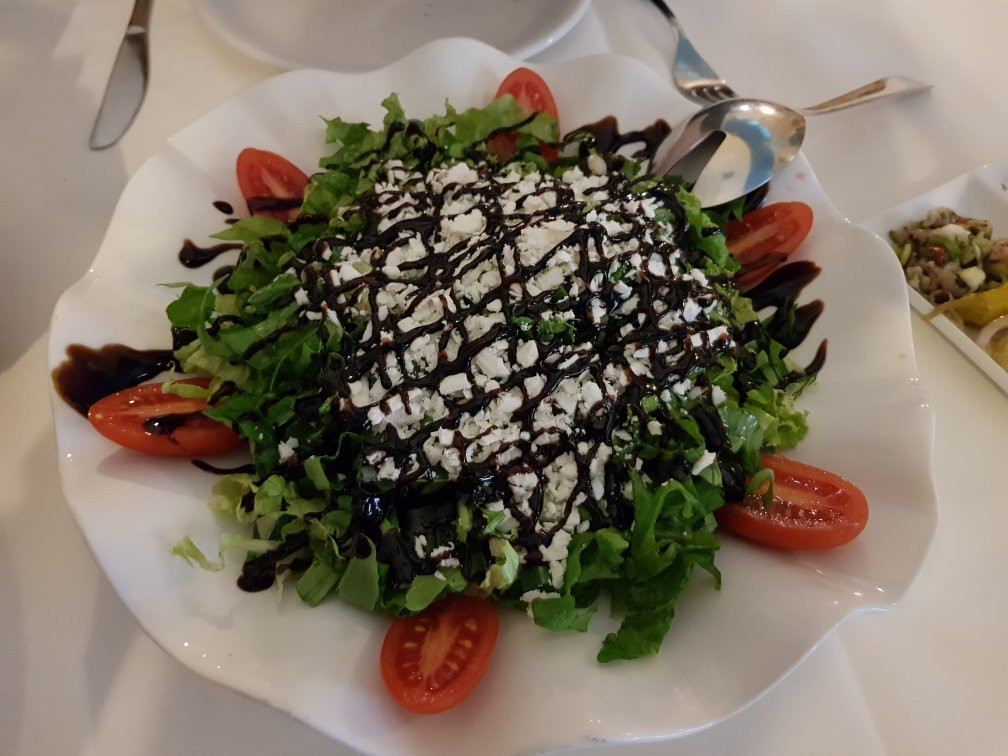 Ouzopinelies tu Petrou