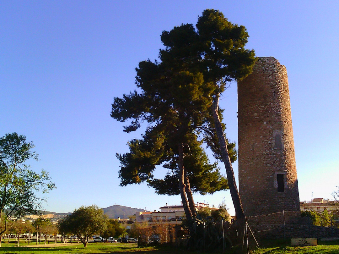 Torre d'Enveja-比利亚努埃瓦－赫尔特鲁必去景点